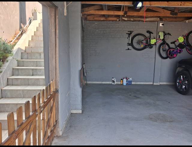 5 BEDROOM HOUSE FOR SALE IN BLUFF